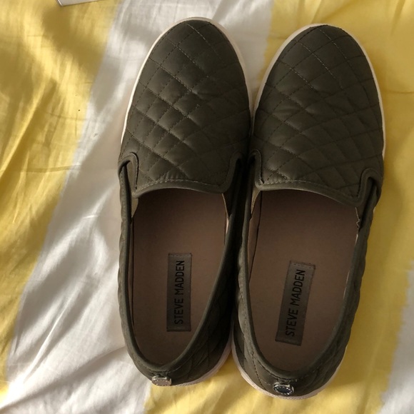 Olive Steve Madden slip ons - Picture 3 of 4